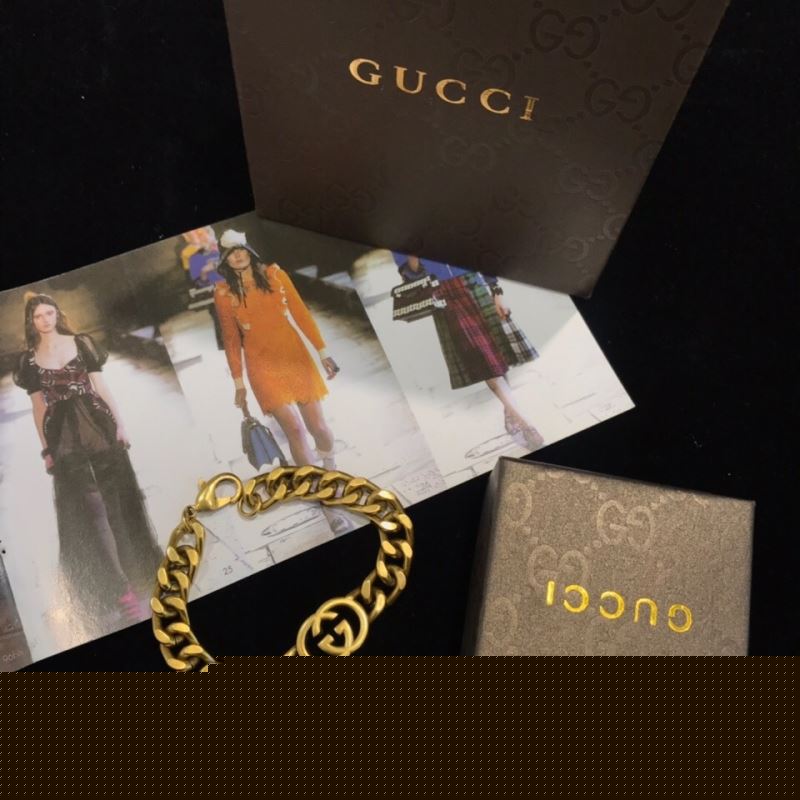 G*u*i bracelets